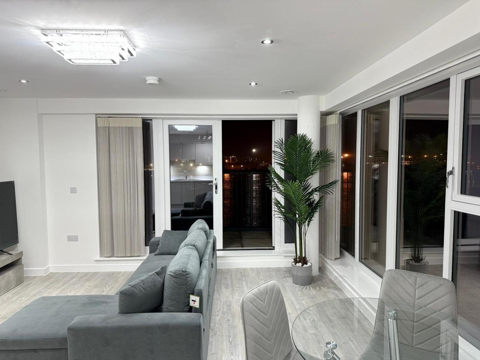 Serenity Waterfront 2 Bed Apartment Northfleet エクステリア 写真