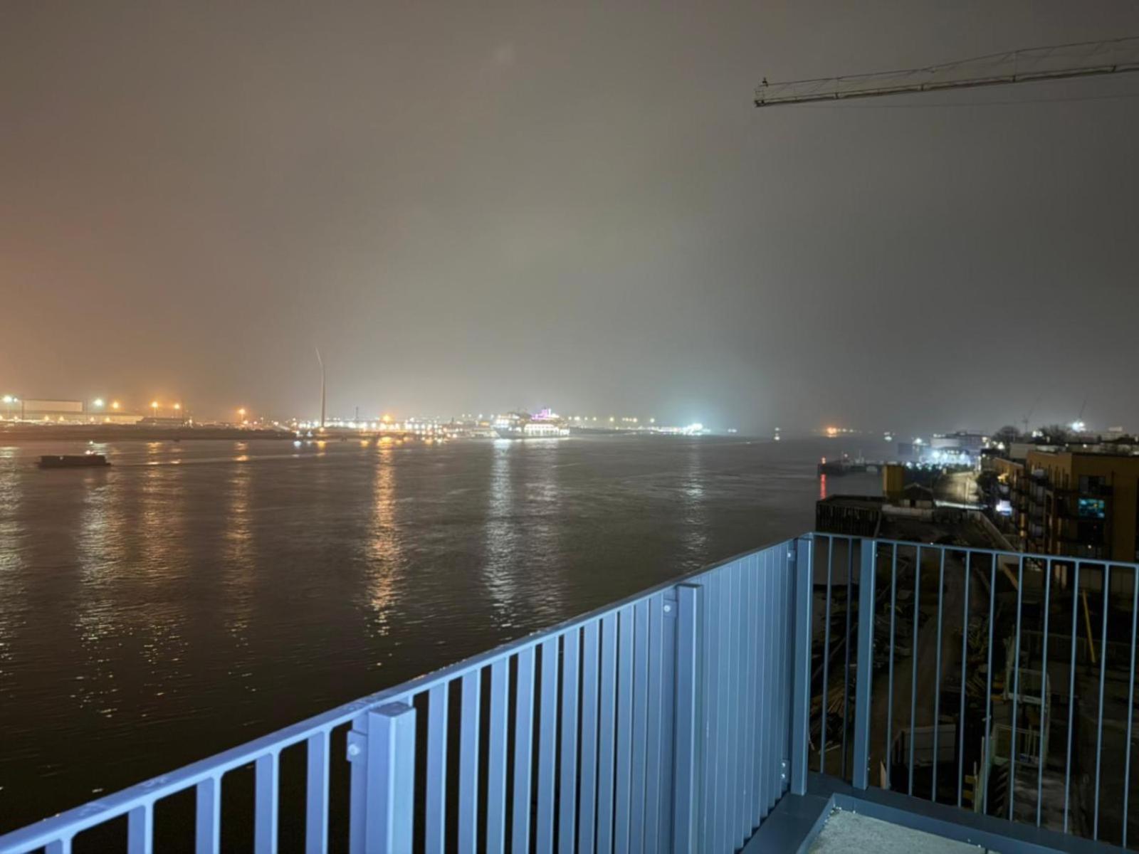 Serenity Waterfront 2 Bed Apartment Northfleet エクステリア 写真