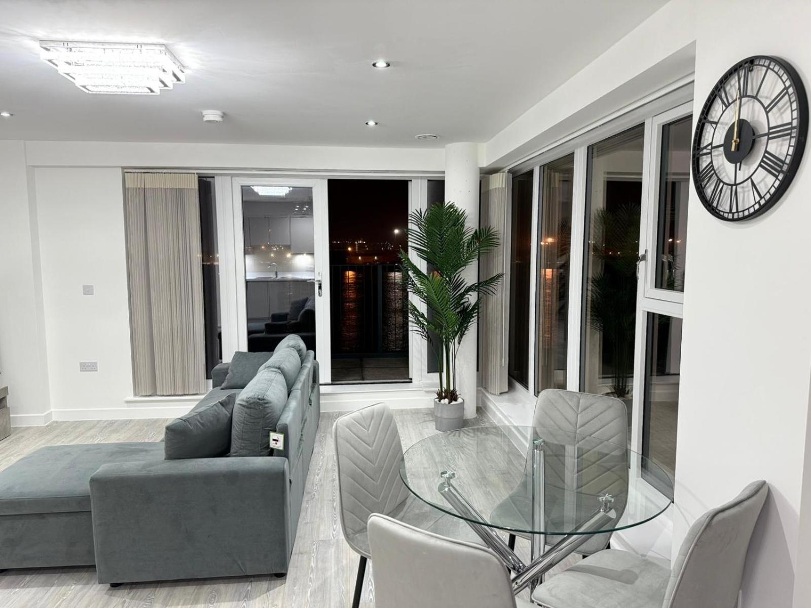 Serenity Waterfront 2 Bed Apartment Northfleet エクステリア 写真